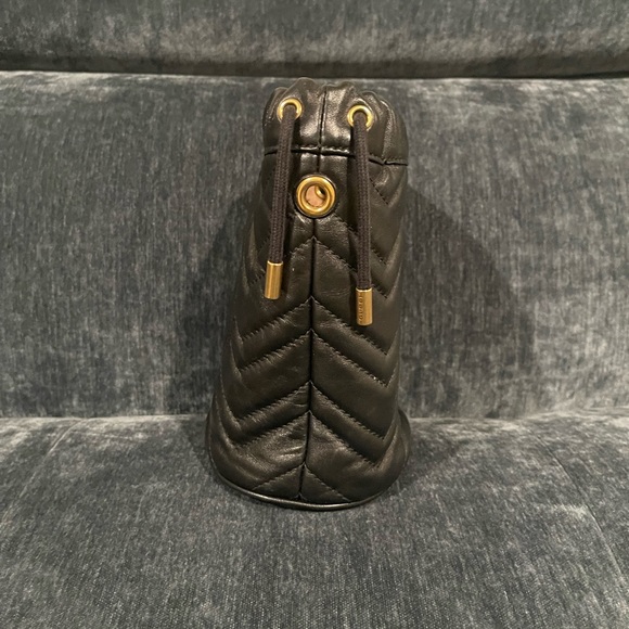 Authentic Gucci mini bucket bag- missing the chain. - Picture 4 of 6